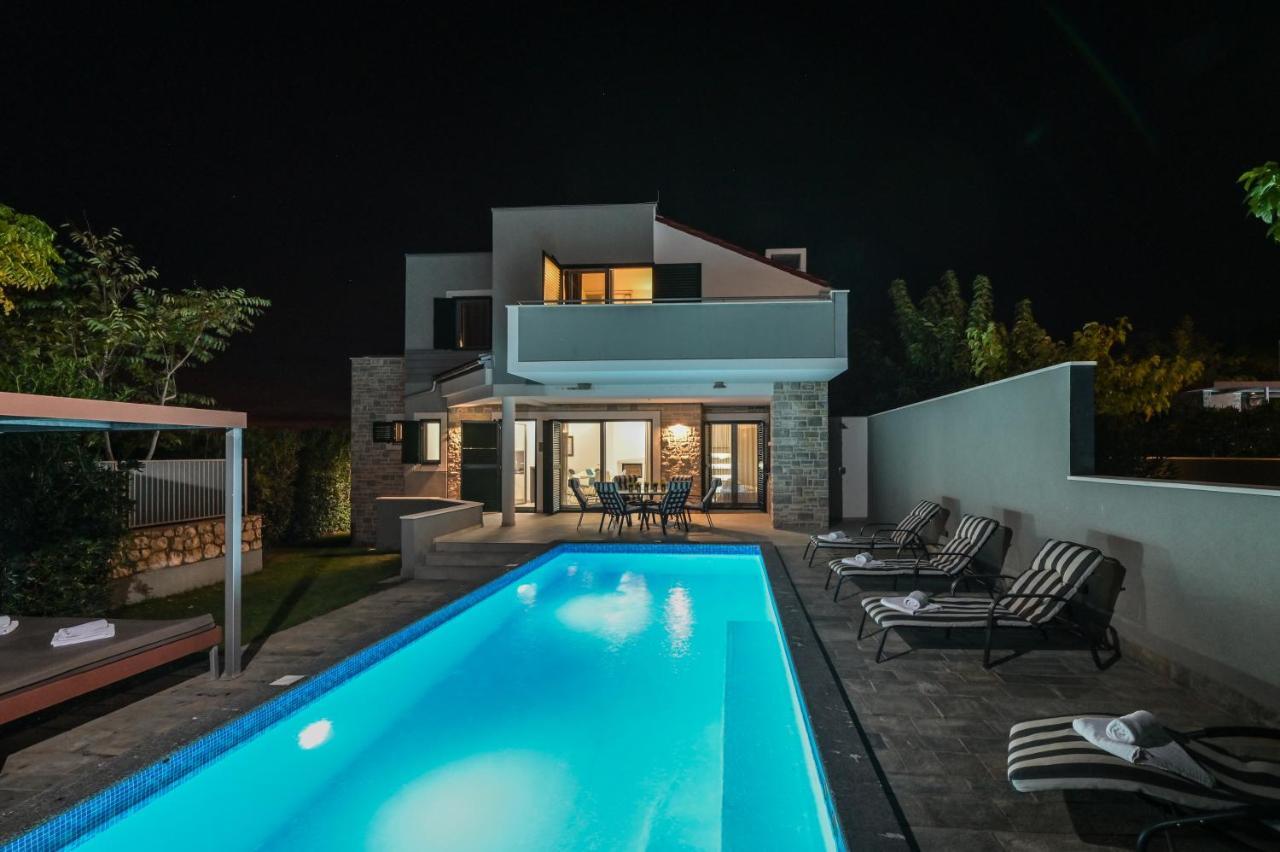 Dana & Thalia - Private Heated Pool Novalja