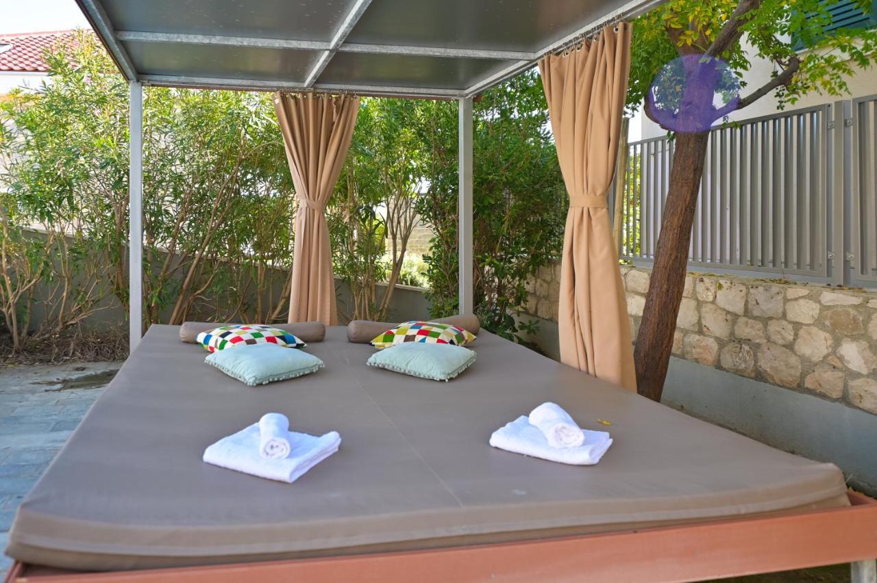 Dana & Thalia - Private Heated Pool Villa Novalja