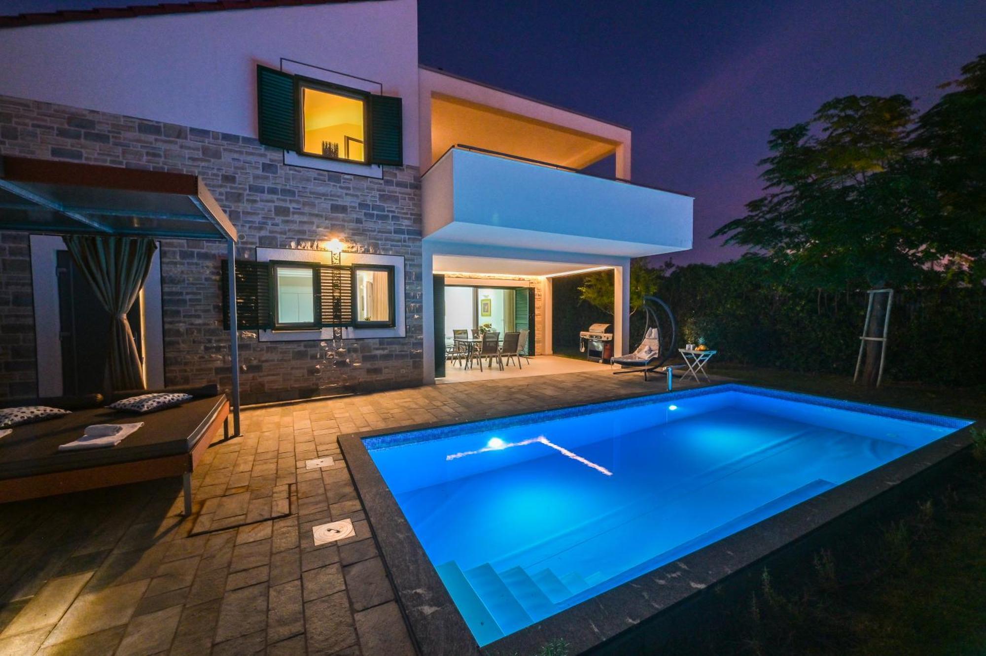 Dana & Thalia - Private Heated Pool